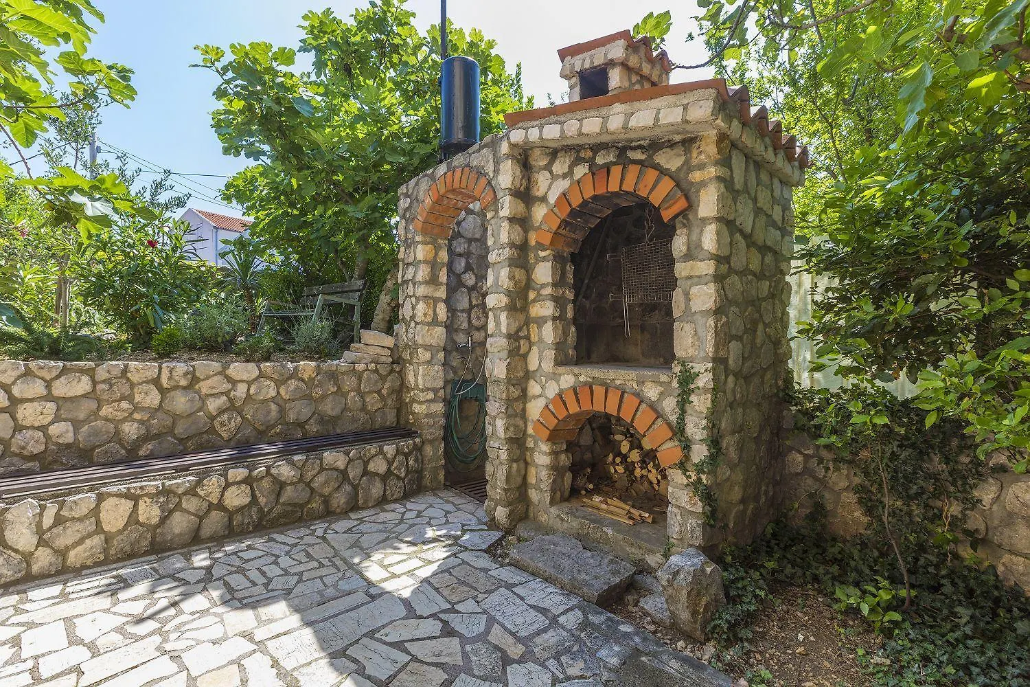 Preiswertes Apartment Nur 500 Meter Zum Strand Mit Privater Terrasse, Grill - Hundefreundlich Jadranovo