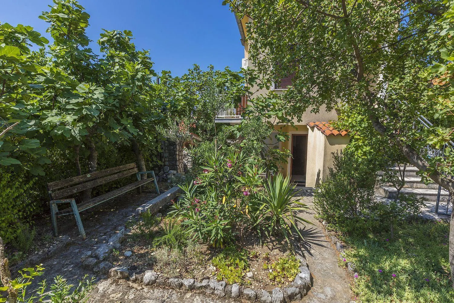 Preiswertes Apartment Nur 500 Meter Zum Strand Mit Privater Terrasse, Grill - Hundefreundlich Jadranovo 0*,  Croatia